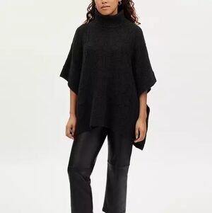 BNWT Coach signature knit poncho